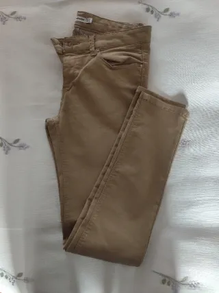 Pantalón beige mujer