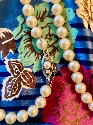 Collar de Perlas y Cierre de Plata