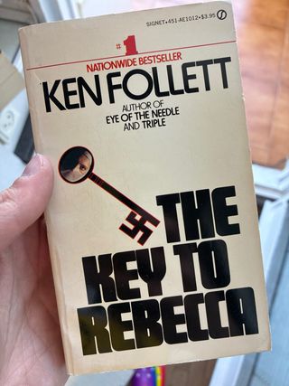 Varios libros de Ken Follet