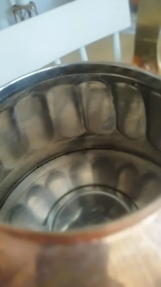 Tetera de cobre con asa de cerámica