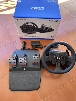Volante Logitech G923 PS5/PS4 con Pedales