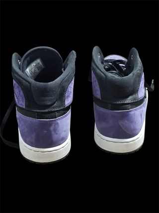 Nike Air Jordan 1 Mid negras y moradas