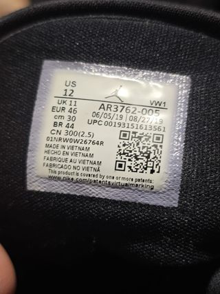 Nike Air Jordan 1 Mid negras y moradas