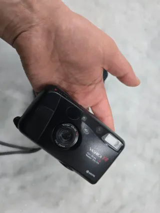 Yashica T4 35mm Film Camera Carl Zeiss tessar