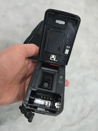 Yashica T4 35mm Film Camera Carl Zeiss tessar