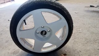 Llantas Bola 4 tornillos con neumáticos