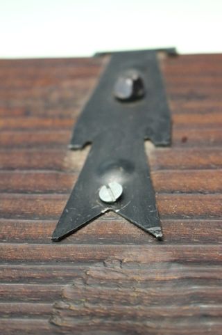 Baúl, cofre de madera y herrajes estilo castellano antiguo.