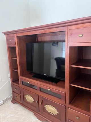 Mueble TV madera color cerezo, muy elegante.