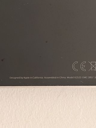 Teclado Apple Plata y Negro A2520 Keyboard Magic