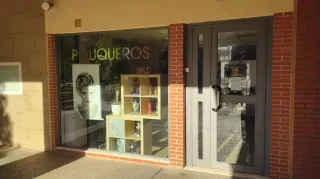 Local comercial convertible en Viviendas (83metros