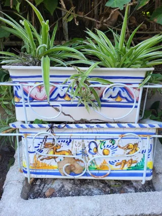 Macetas de cerámica con soporte