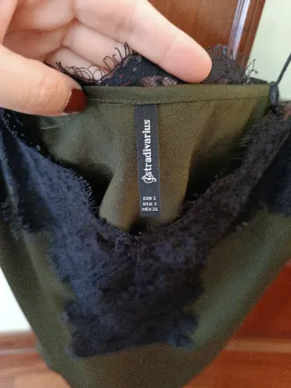 Top lencero encaje negro y verde militar