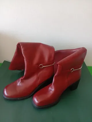 Botas de cuero rojas