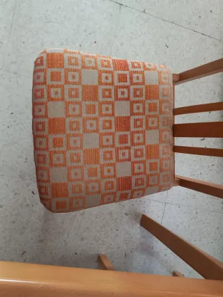 Muebles de comedor, mesa y sillas de madera