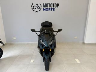 Yamaha TMAX Tech MAX