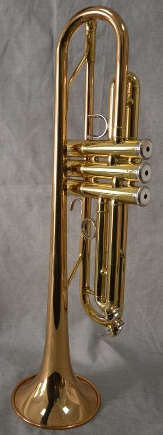 Trompeta Yamaha 4335G Sib Lacada