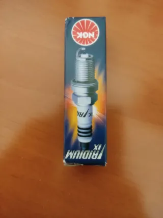 Yamaha SR 250. Bujía Iridium NGK.