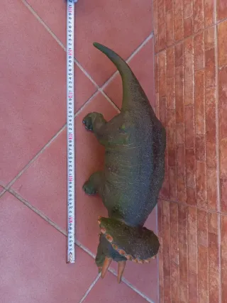 Figura Triceratops Verde