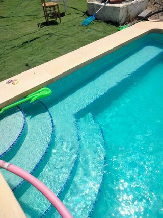 Piscina de obra con escaleras