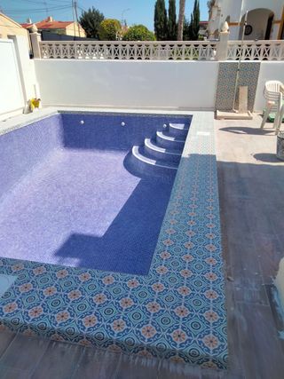 Piscina de obra con escaleras
