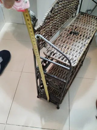 Estantería de baño metal y mimbre