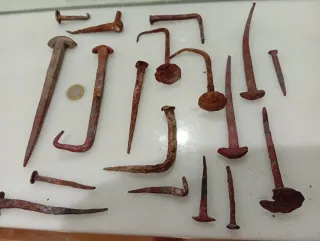 18 clavos antiguos de hierro
