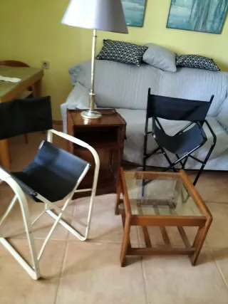 Lote 5 Muebles: 2 Mesas y 2 Sillones