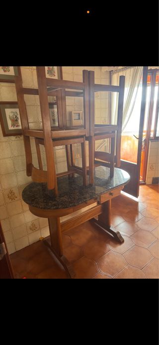 Mesa mármol y 4 sillas madera 120 x 60 x 50