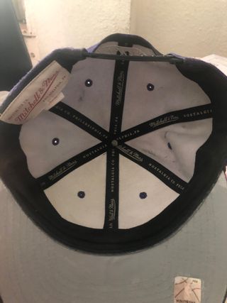 Gorra Mitchell & Ness Toronto Raptors Morado