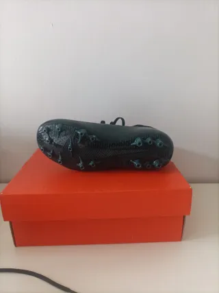 Botas Fútbol Nike AG Plate Talla 32.5 Nuevas