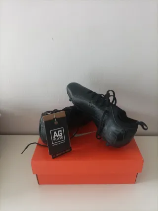 Botas Fútbol Nike AG Plate Talla 32.5 Nuevas