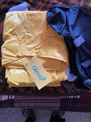 Glovo bag, Bici helmet and raincoat pack
