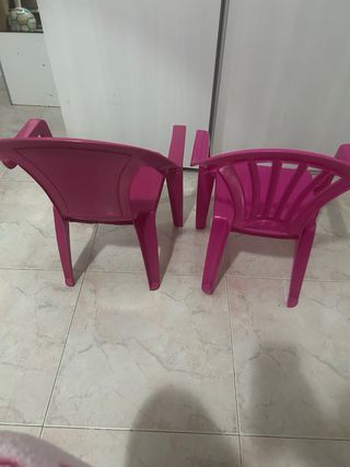 Sillas infantiles rosas de plástico