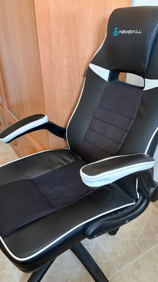 Silla Gaming Newskill Negra y Blanca