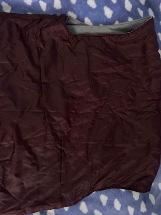 Chaleco reversible gris y rojo