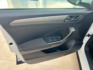 Volkswagen T-Roc Advance 2020