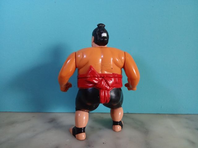 Figura wwf hasbro Yokozuna