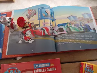 Pack 4 Cuentos Patrulla Canina + Muñecos linterna