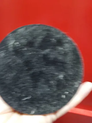 Escultura bronce chico con sombrero y pañuelo