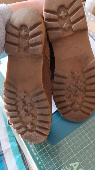 Botas de ante marrones