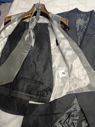 Traje de Novio Negro chaqué y Chaleco Plateado