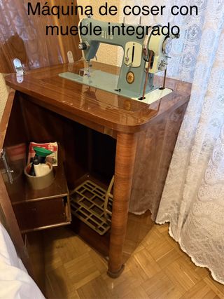 Máquina de coser Alfa con mueble