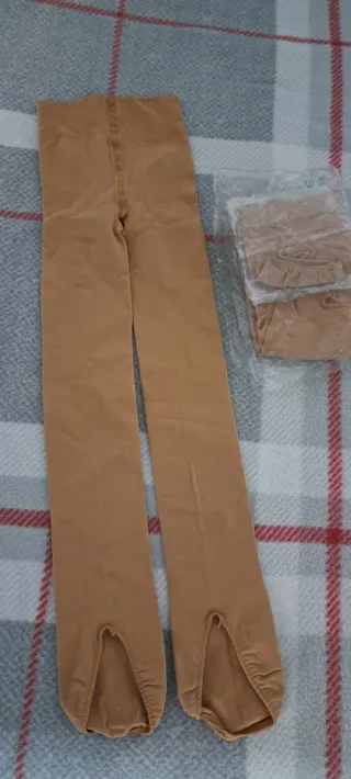 Medias cubre patín patinaje artístico.Son 3 pares