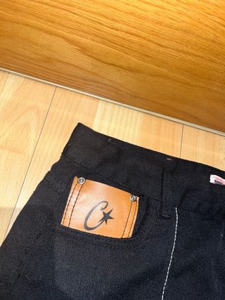 Pantalón corteiz ancho