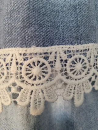 VESTIDO CON CUELLO DE BARCO.