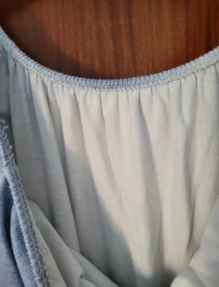 VESTIDO CON CUELLO DE BARCO.