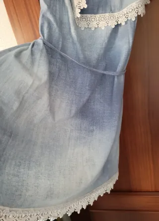 VESTIDO CON CUELLO DE BARCO.