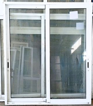 Ventana corredera de aluminio blanca