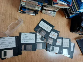 Lote de más 300 Disquetes 3.5, programas pc