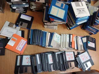 Lote de más 300 Disquetes 3.5, programas pc